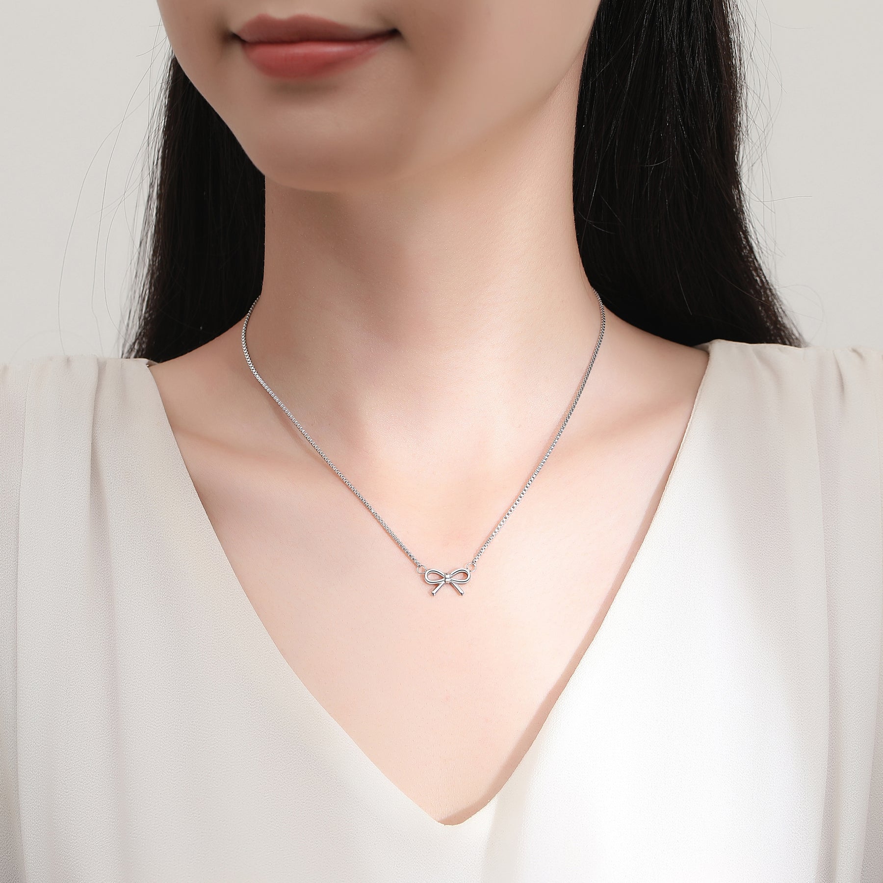 BOW PENDANT NECKLACE