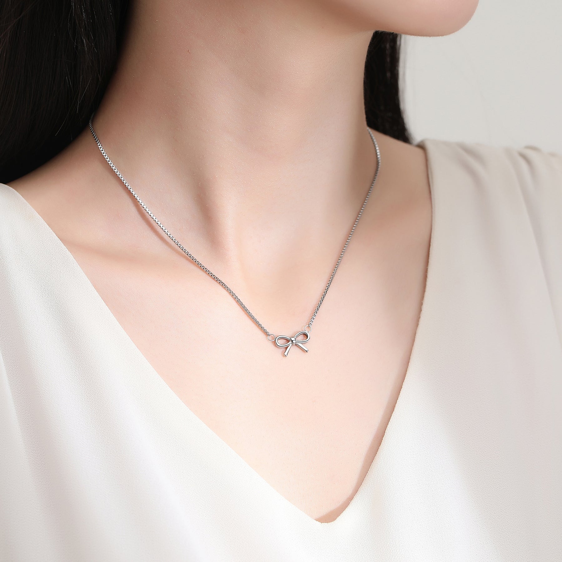 BOW PENDANT NECKLACE