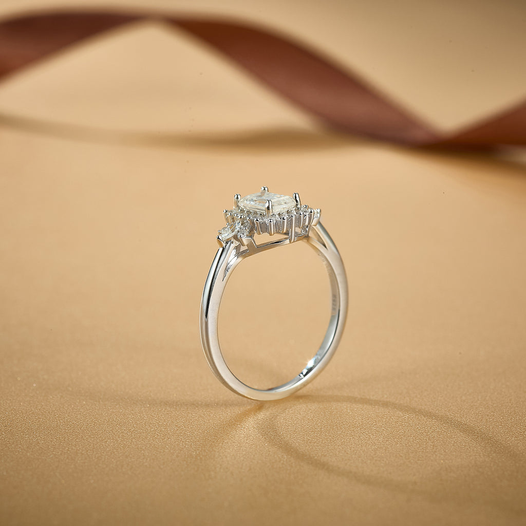 Elegant Cluster Ring