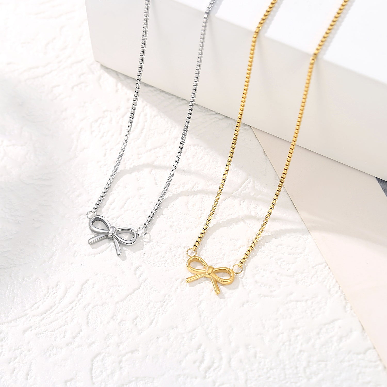 BOW PENDANT NECKLACE