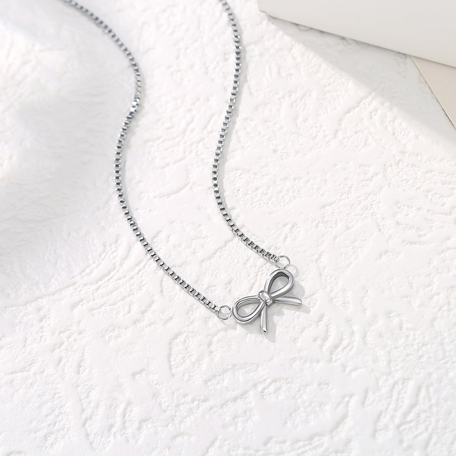 BOW PENDANT NECKLACE