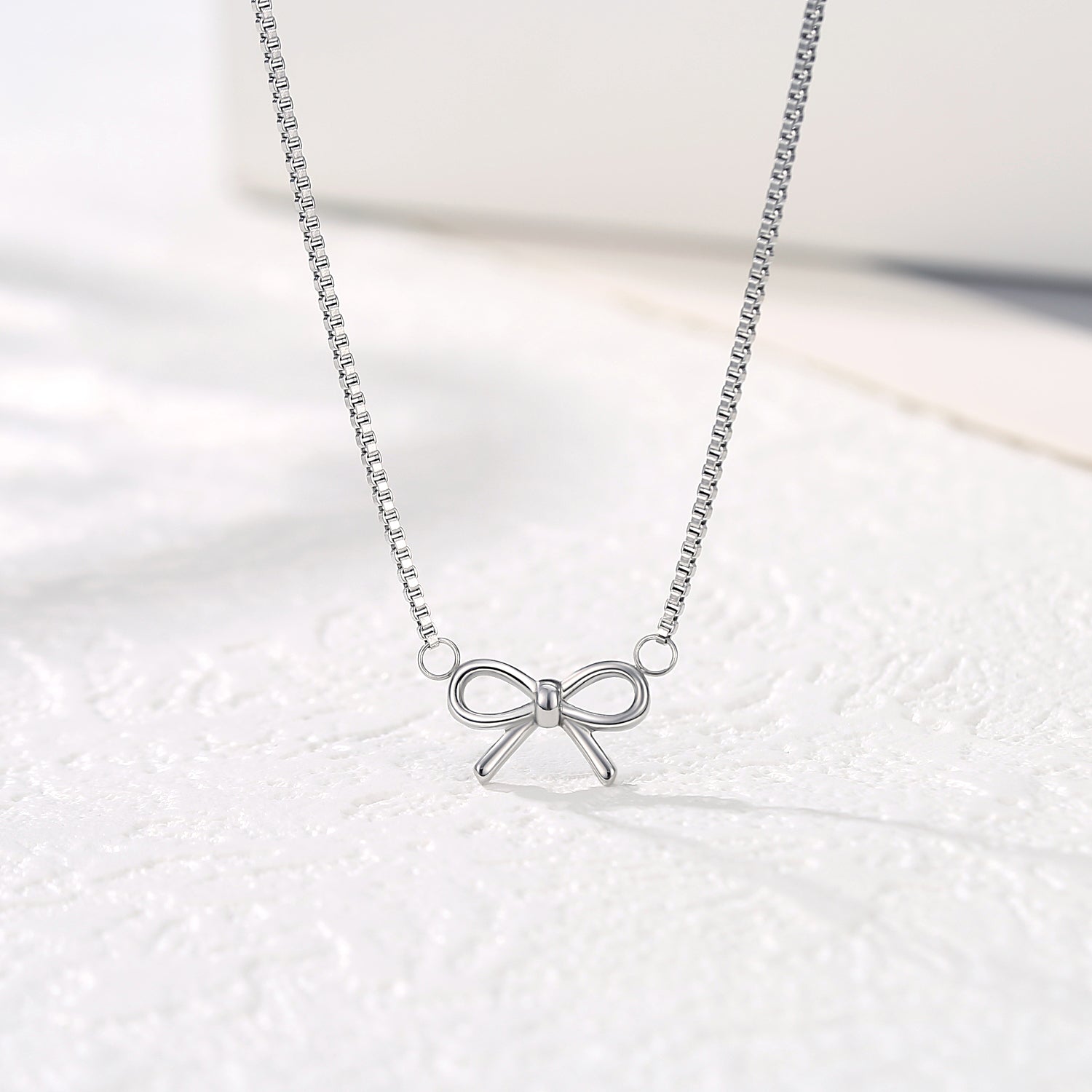 BOW PENDANT NECKLACE