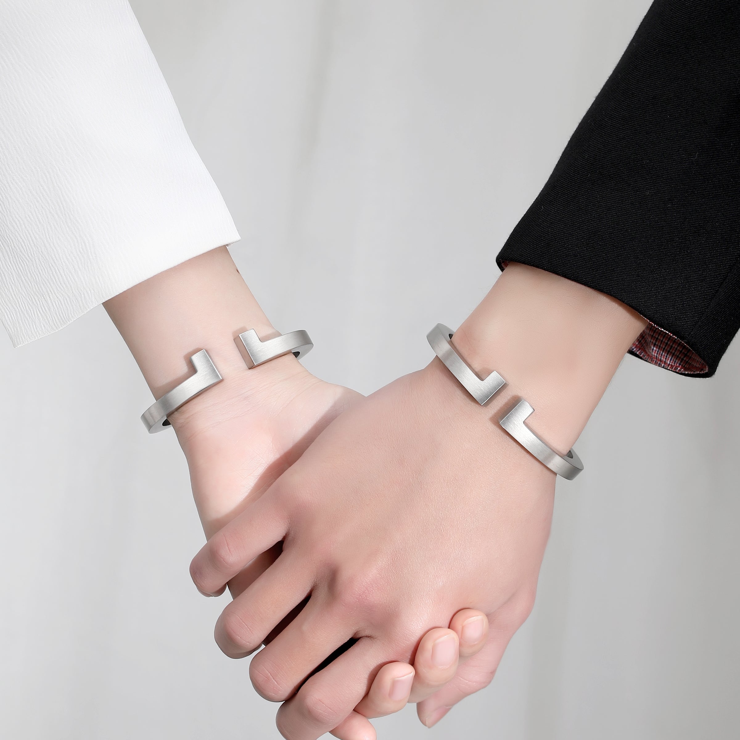 Men's Spring-Clasp Half T Cuff