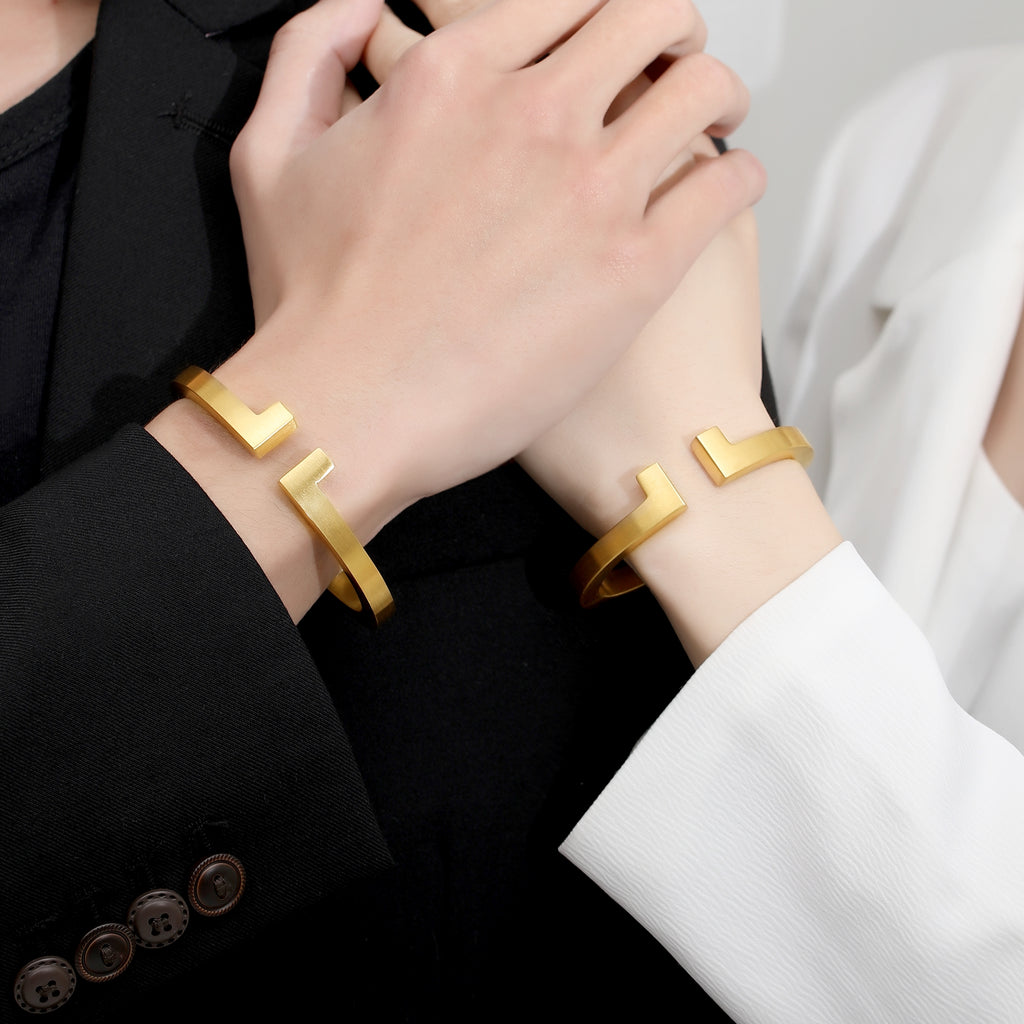 Men's Spring-Clasp Half T Cuff