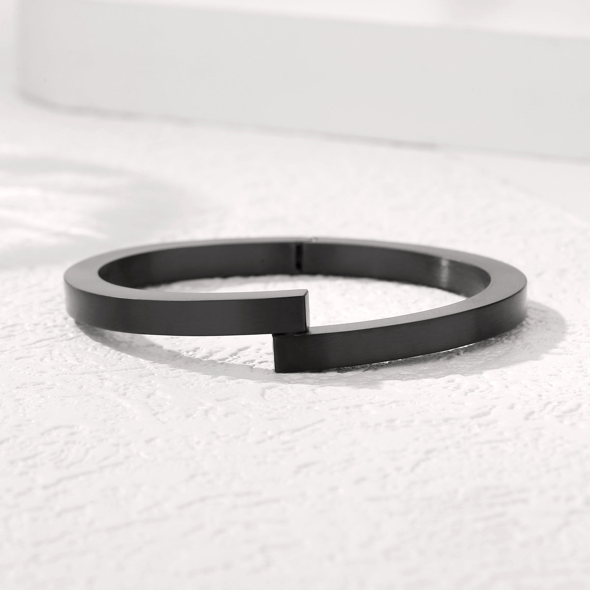 MEN'S MAGNETIC-CLASP BANGLE