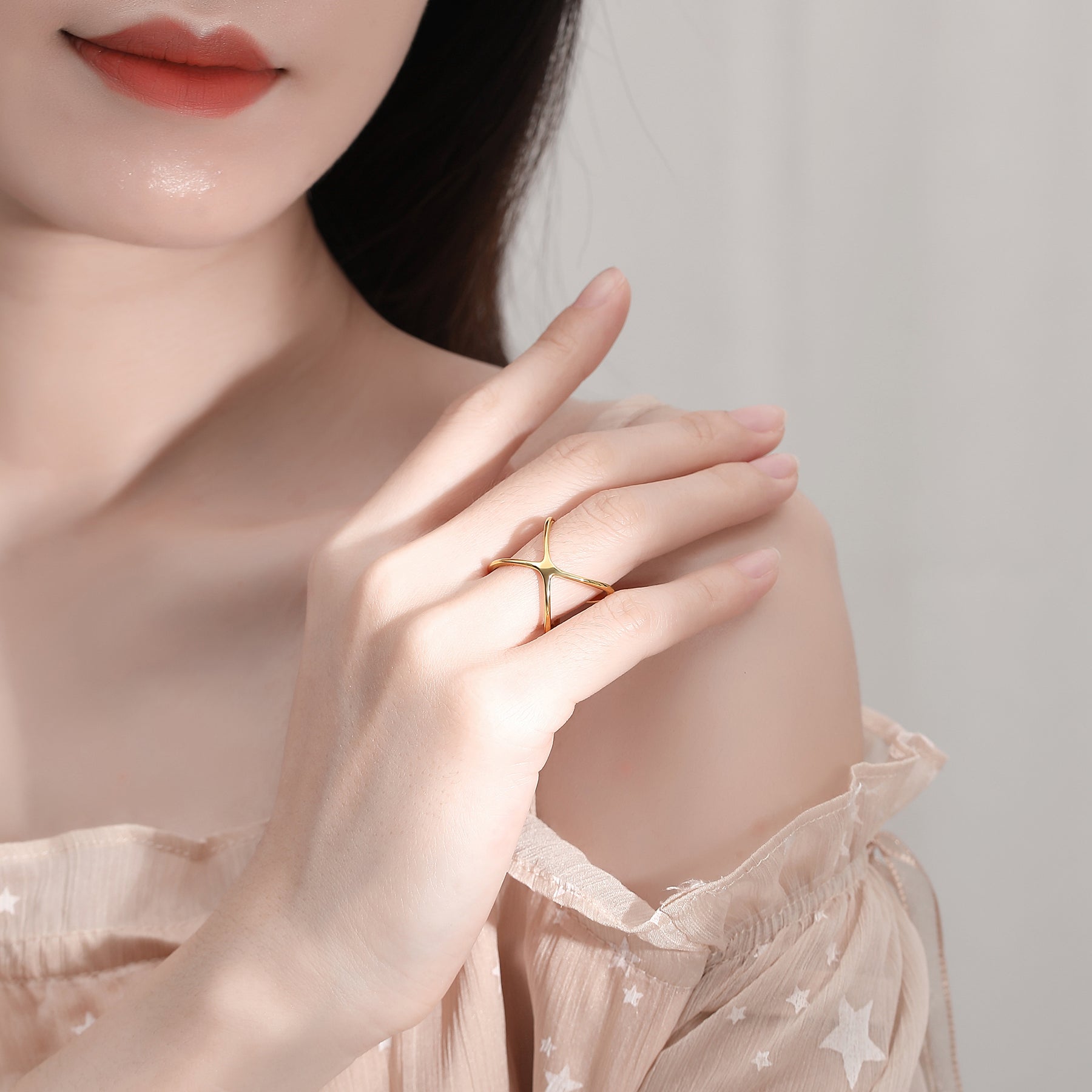 GOLD "X" CRISS CROSS SKINNY BAND RING