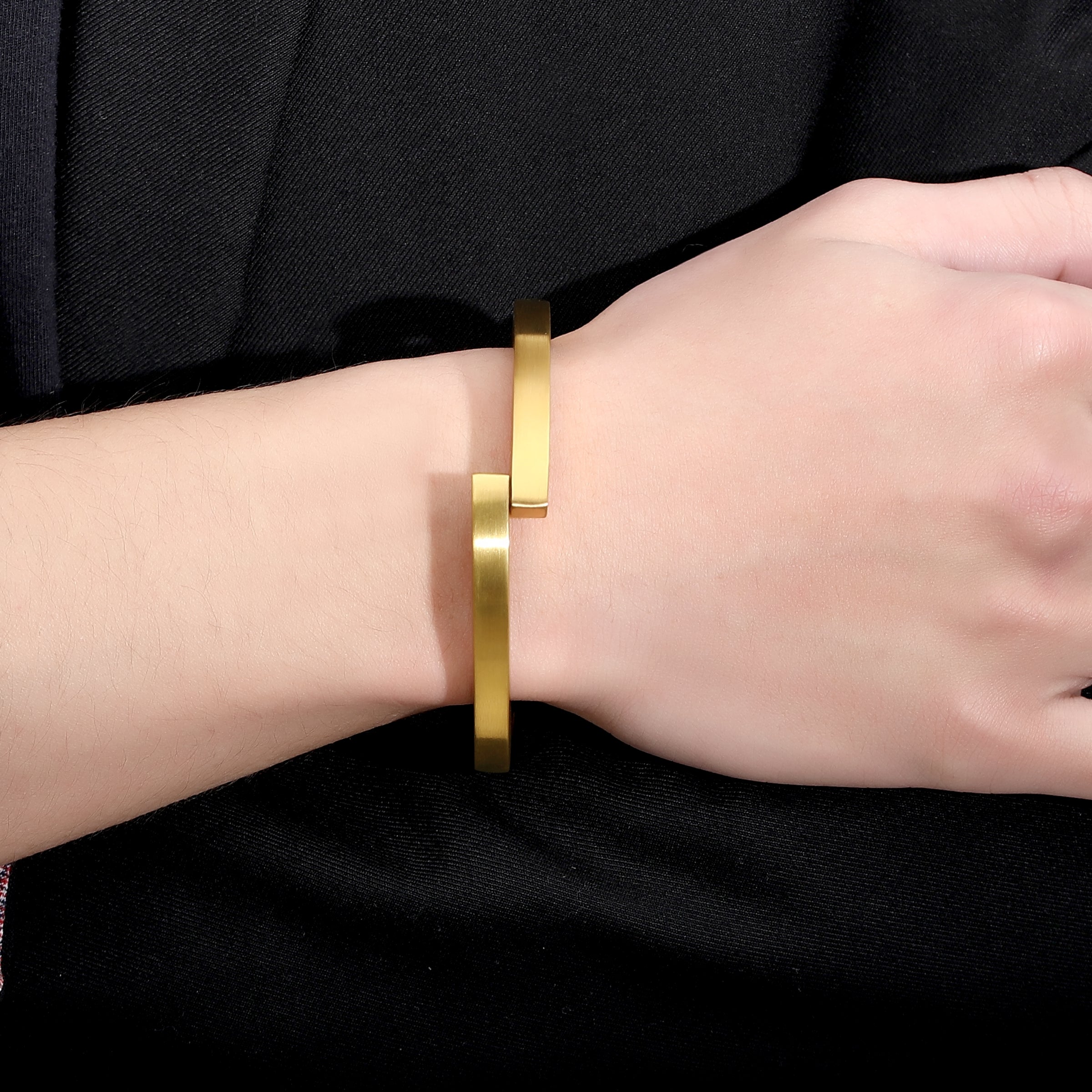 Magnetic-Clasp Bangle