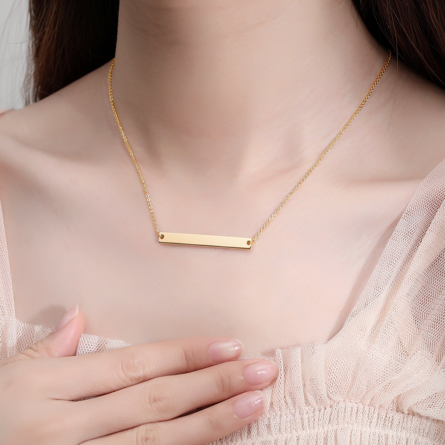 HORIZONTAL BAR NECKLACE