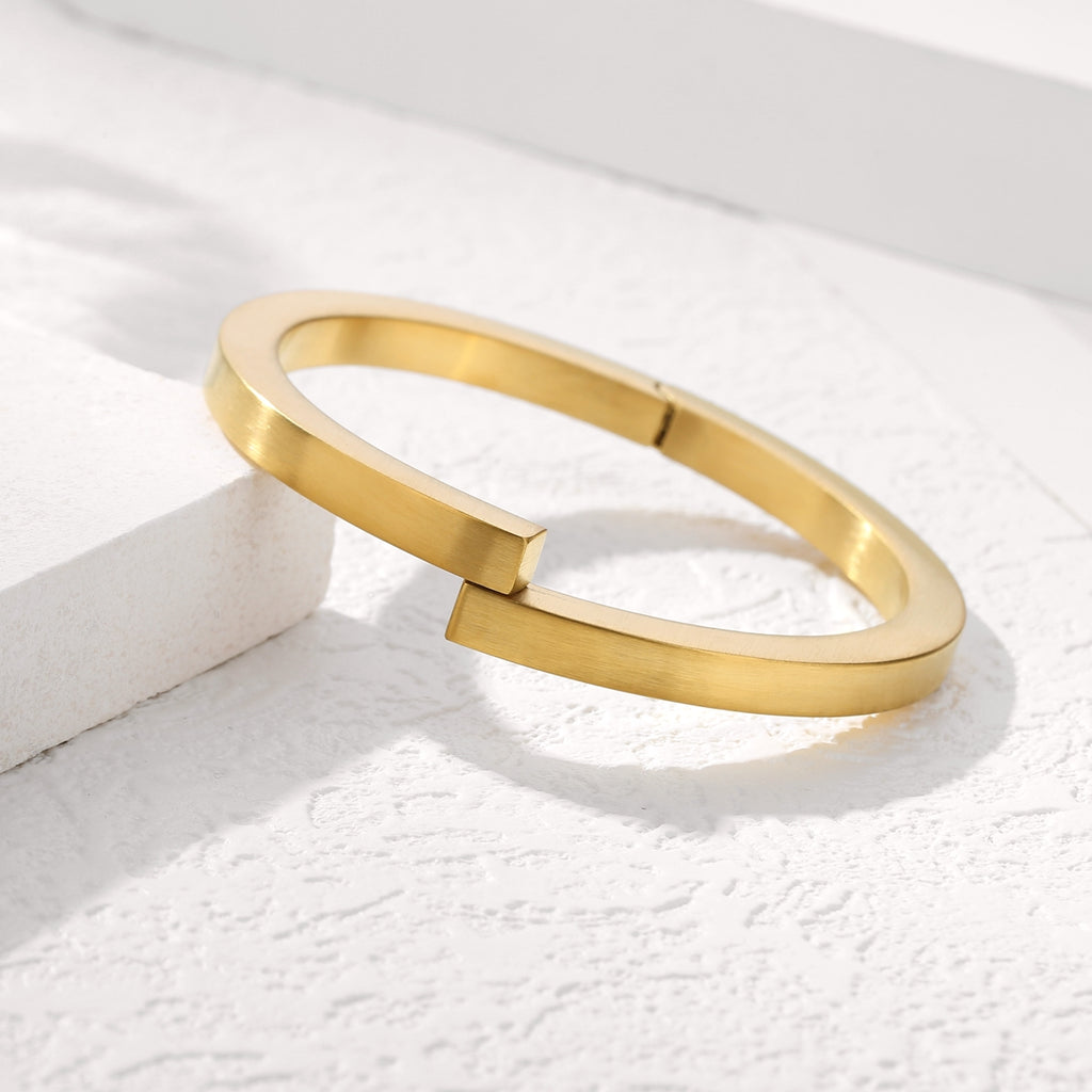 Magnetic-Clasp Bangle