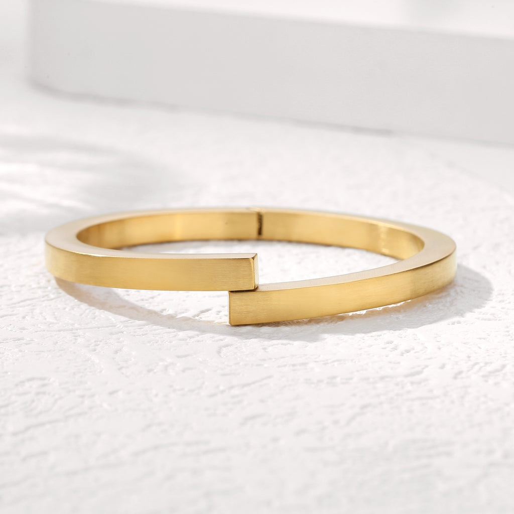 Magnetic-Clasp Bangle