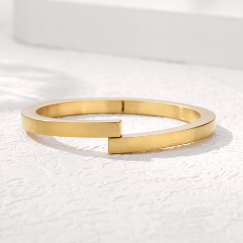 Magnetic-Clasp Bangle