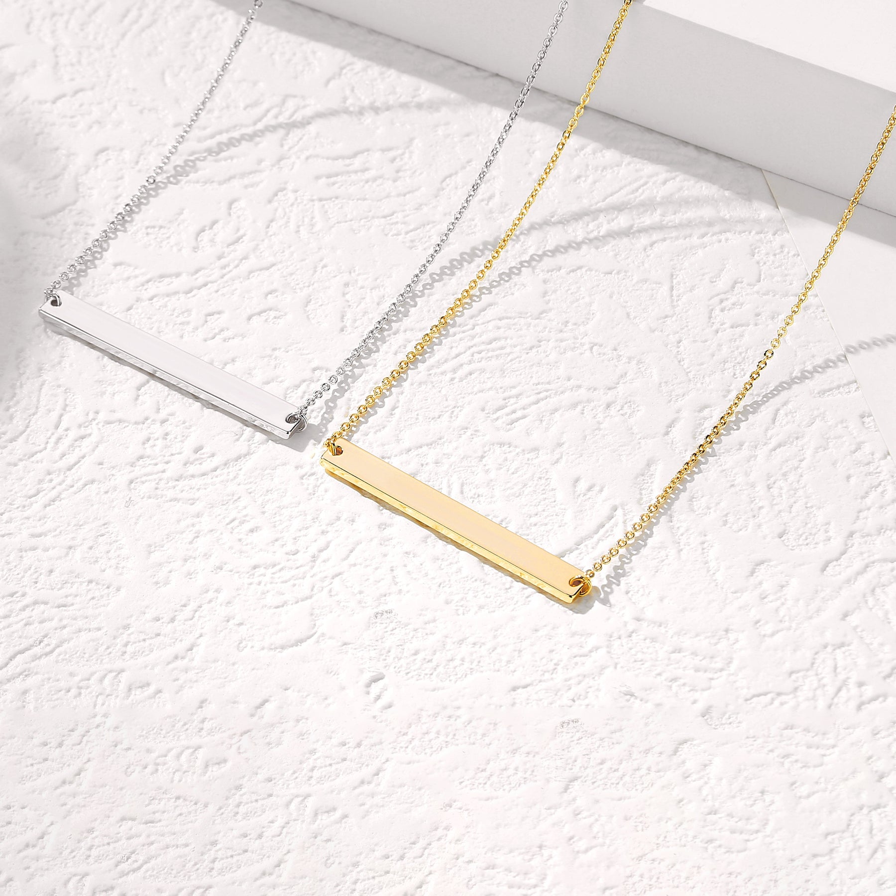 HORIZONTAL BAR NECKLACE