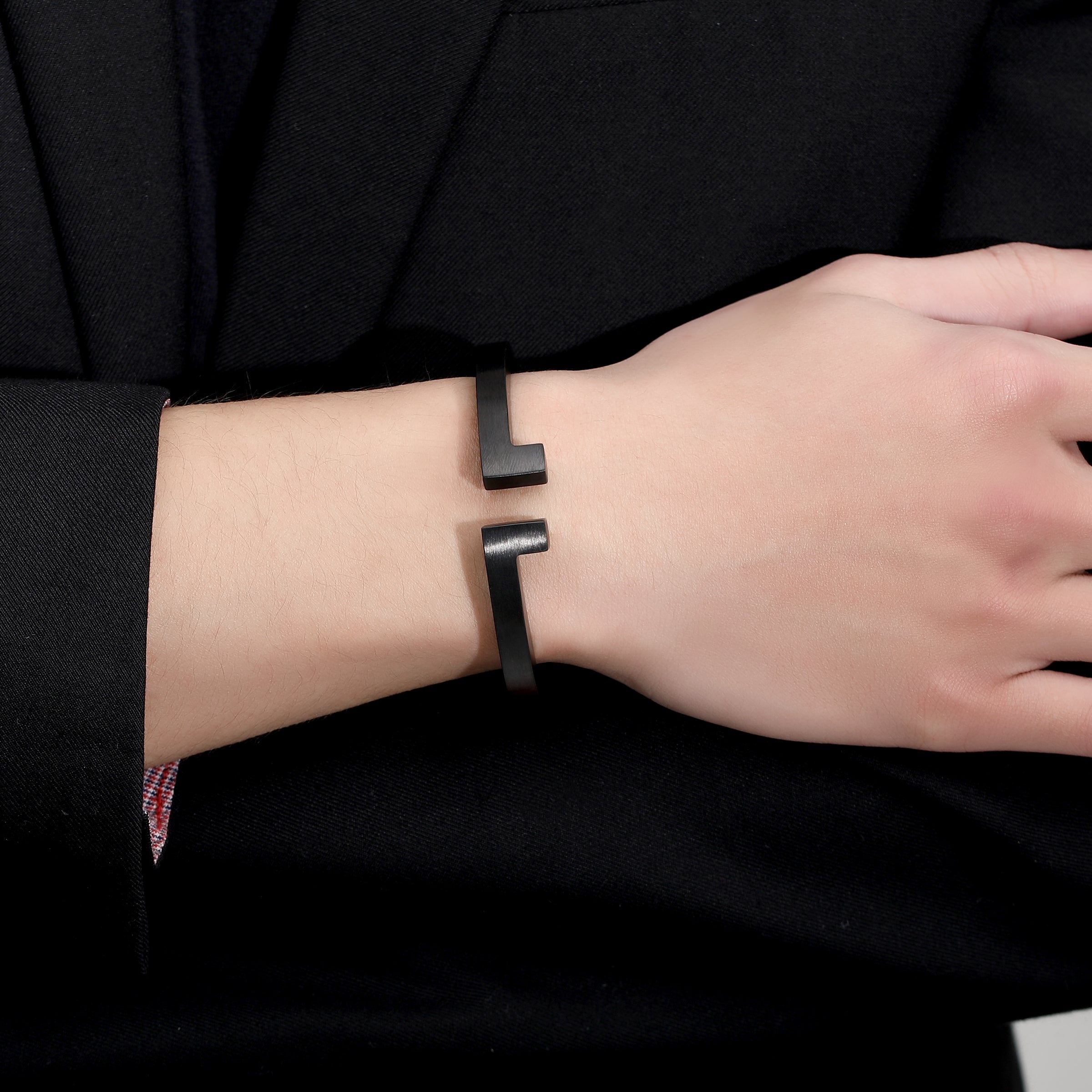 Men's Spring-Clasp Half T Cuff