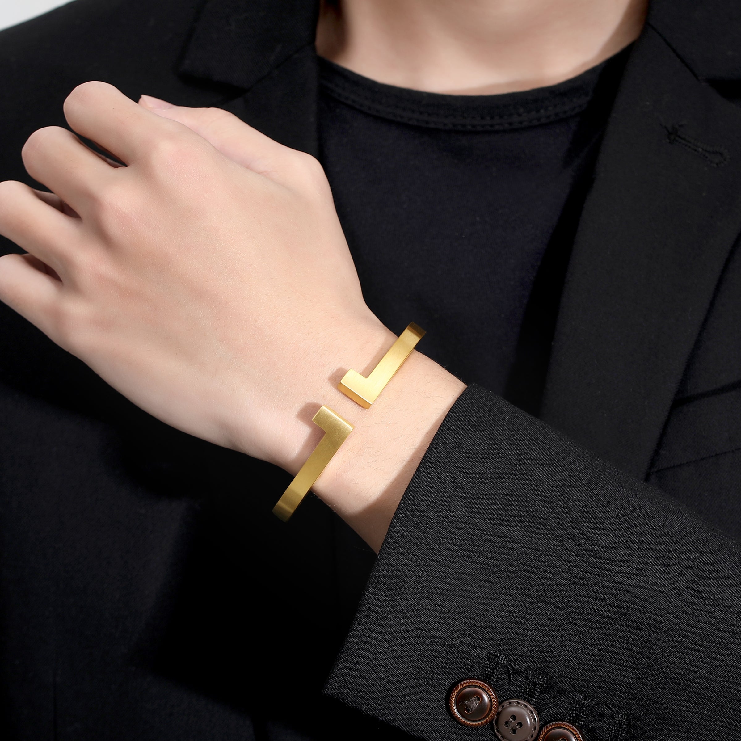 Men's Spring-Clasp Half T Cuff