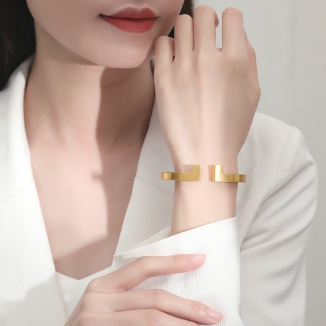 Women's Spring-Clasp Half T Cuff Main Image