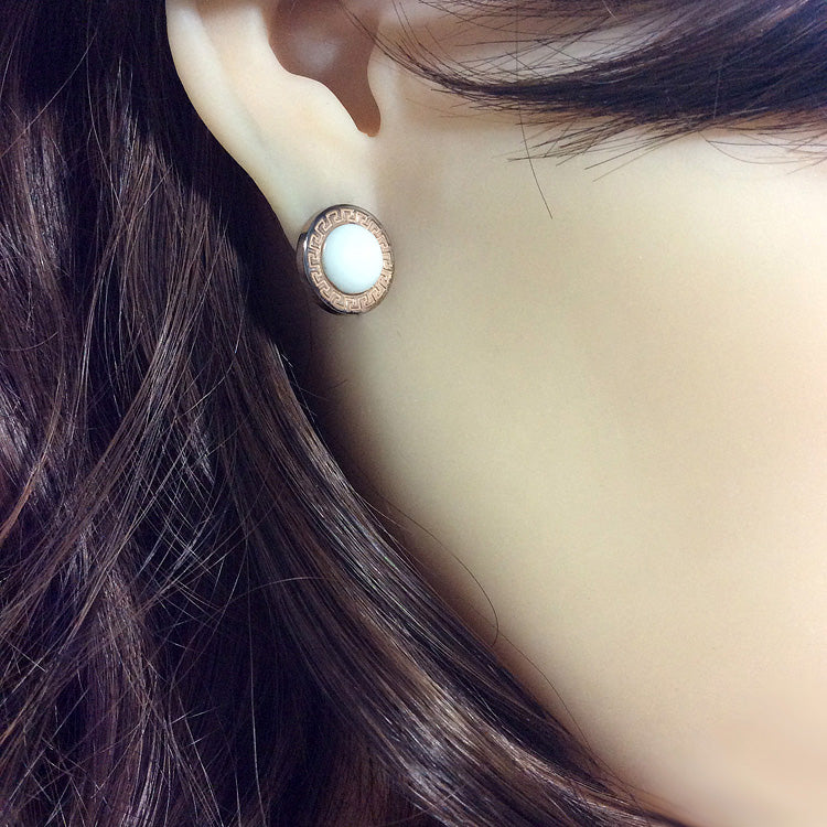 Pearl Round Studs