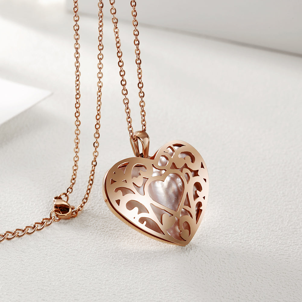 CUTOUT HEART PENDANT NECKLACE