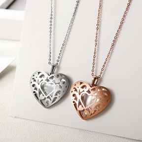 CUTOUT HEART PENDANT NECKLACE