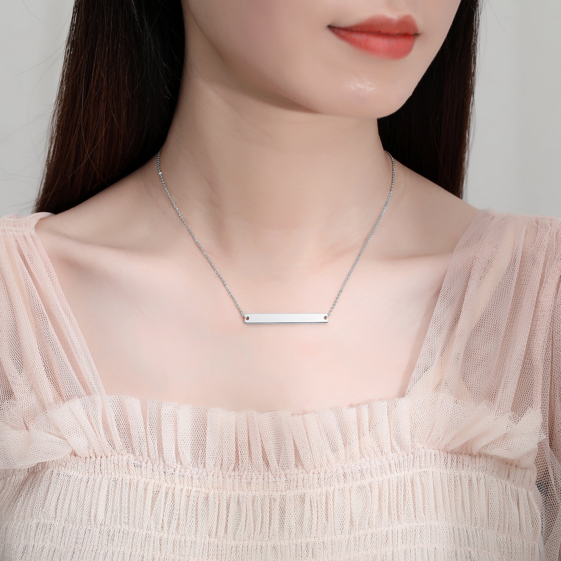 HORIZONTAL BAR NECKLACE